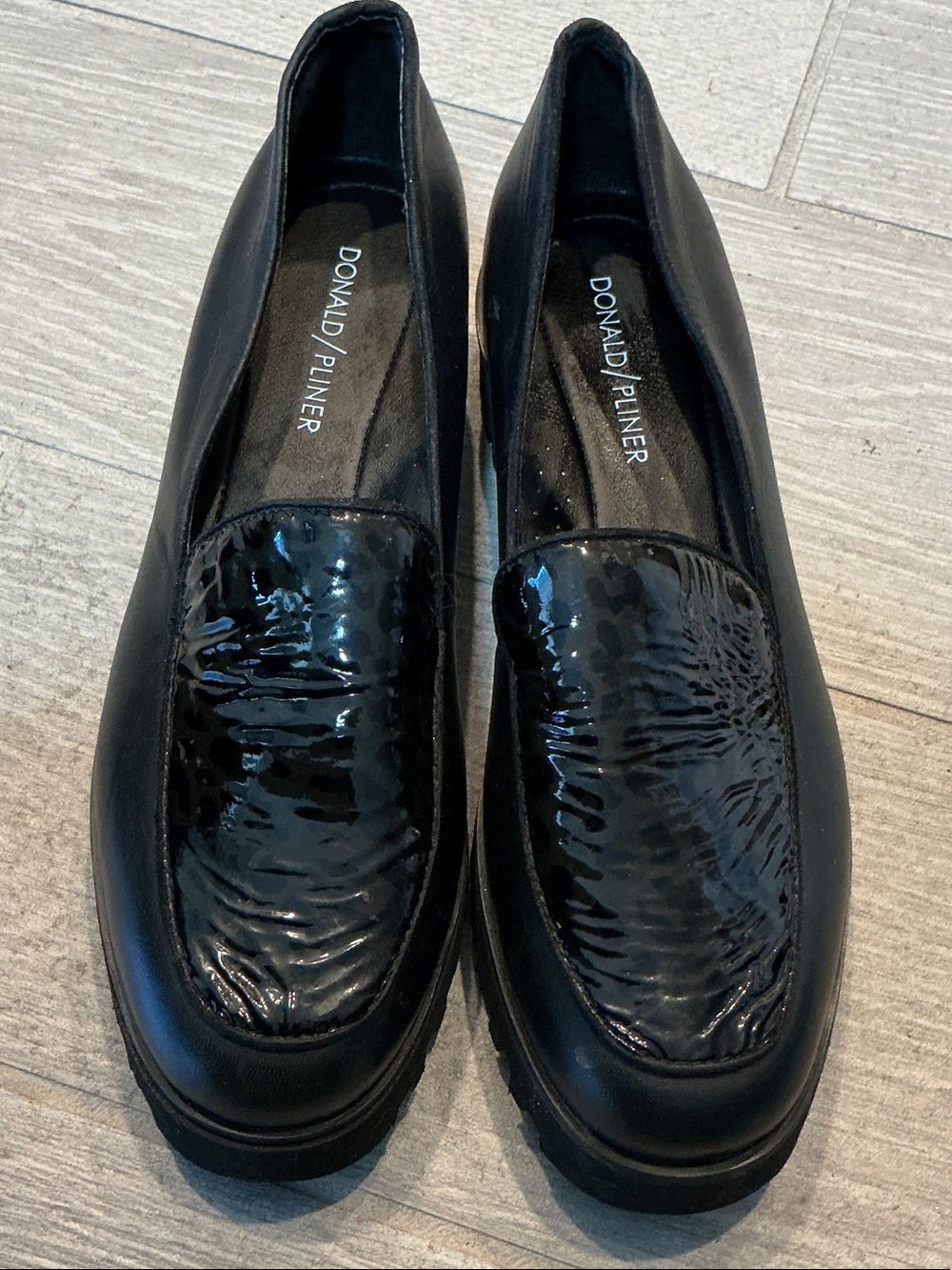 Donald Pliner Rowin Black Patent & Leather Loafers Women’s Sz 8 M
